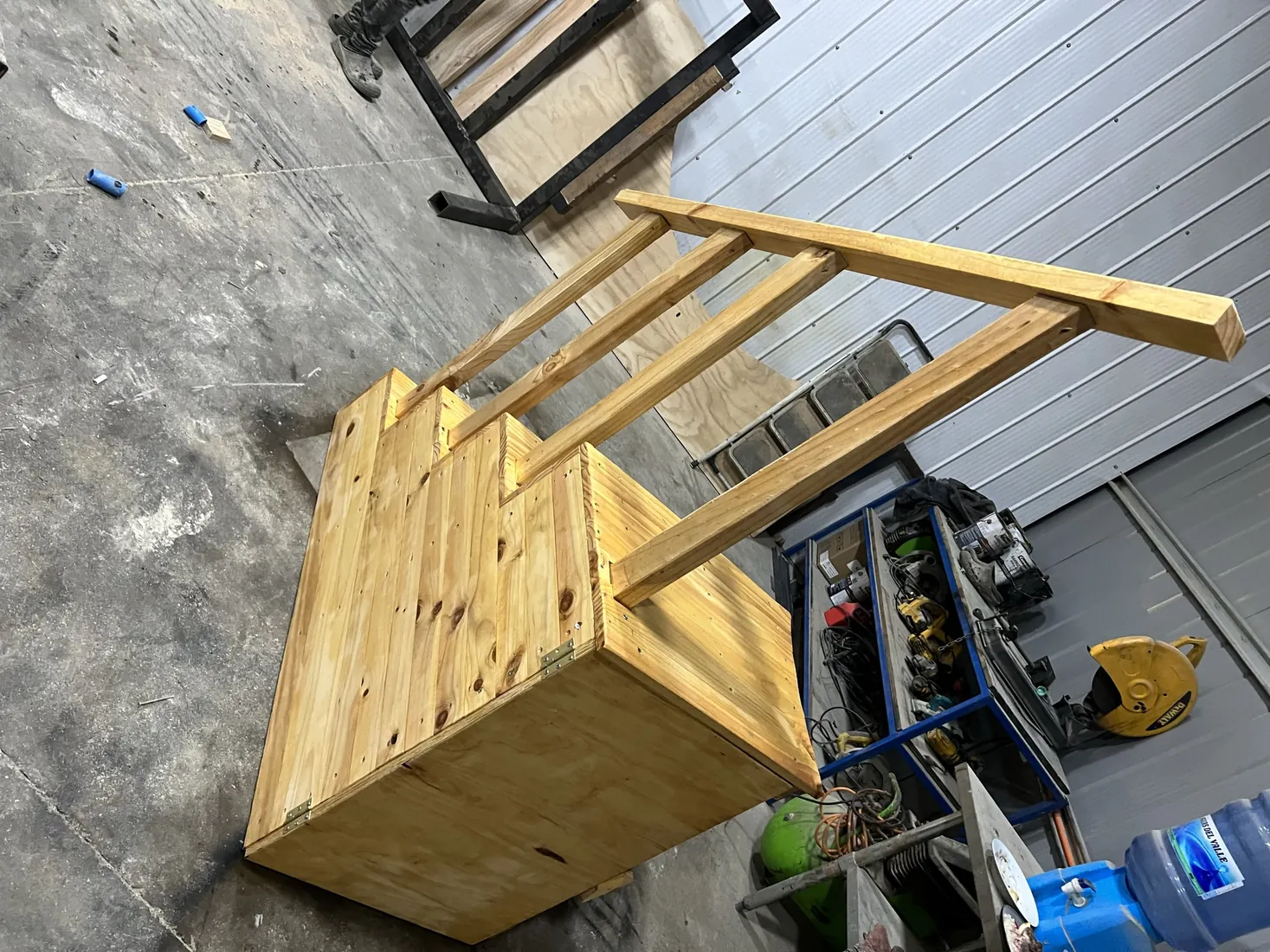 escalera con pasamanos